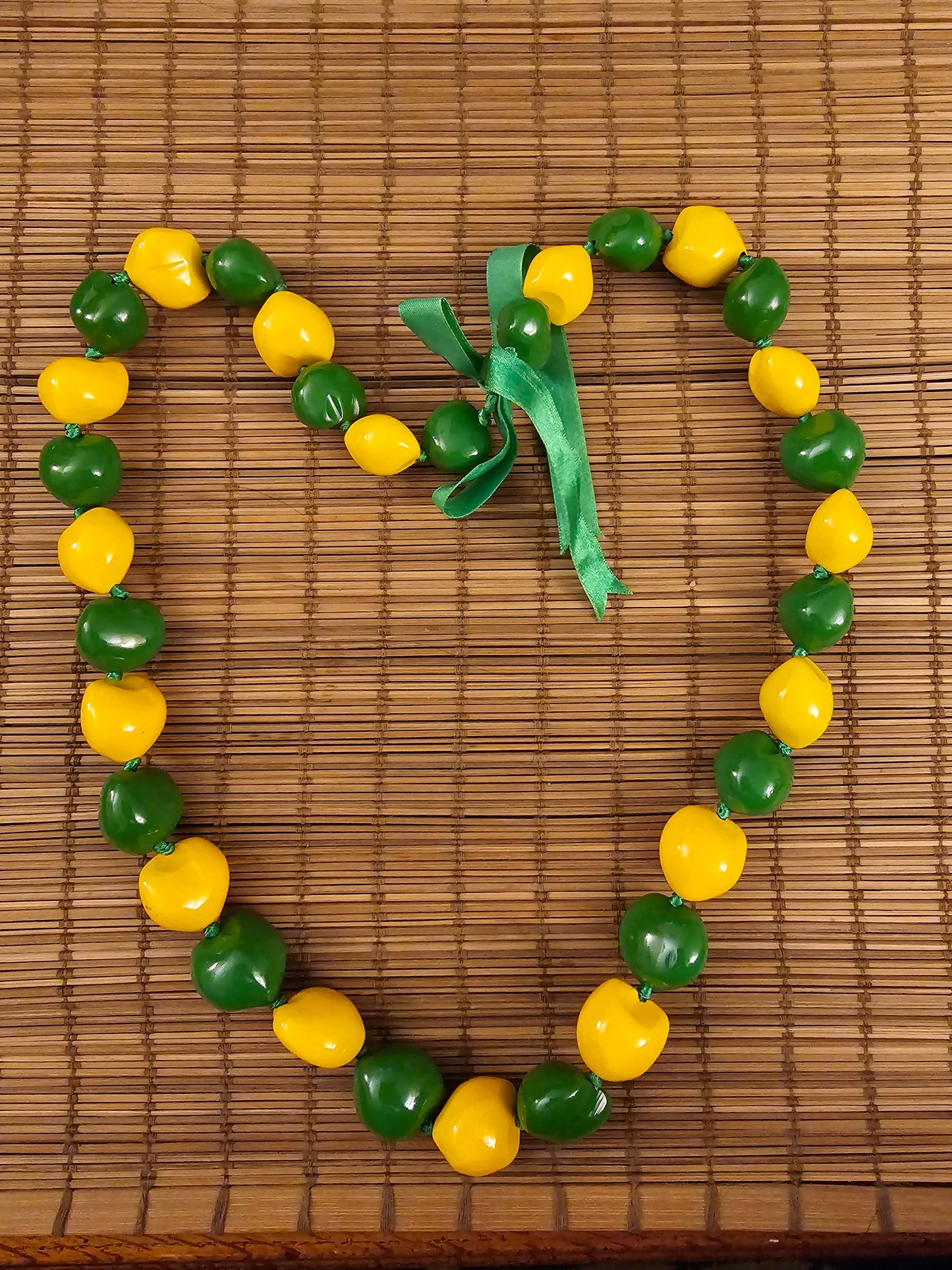 SPORT YOUR TEAM COLORS IN STYLE