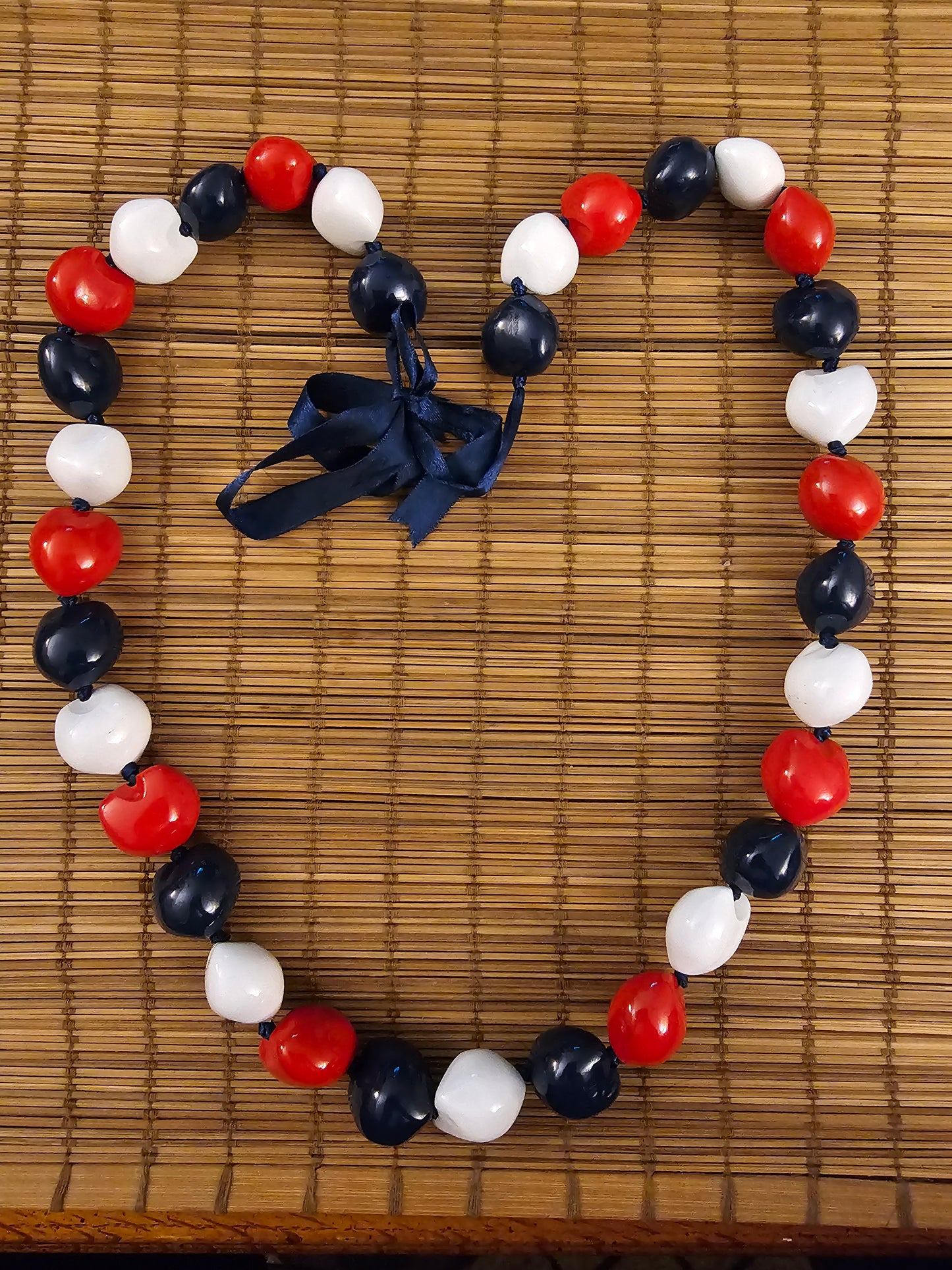 SPORT YOUR TEAM COLORS IN STYLE