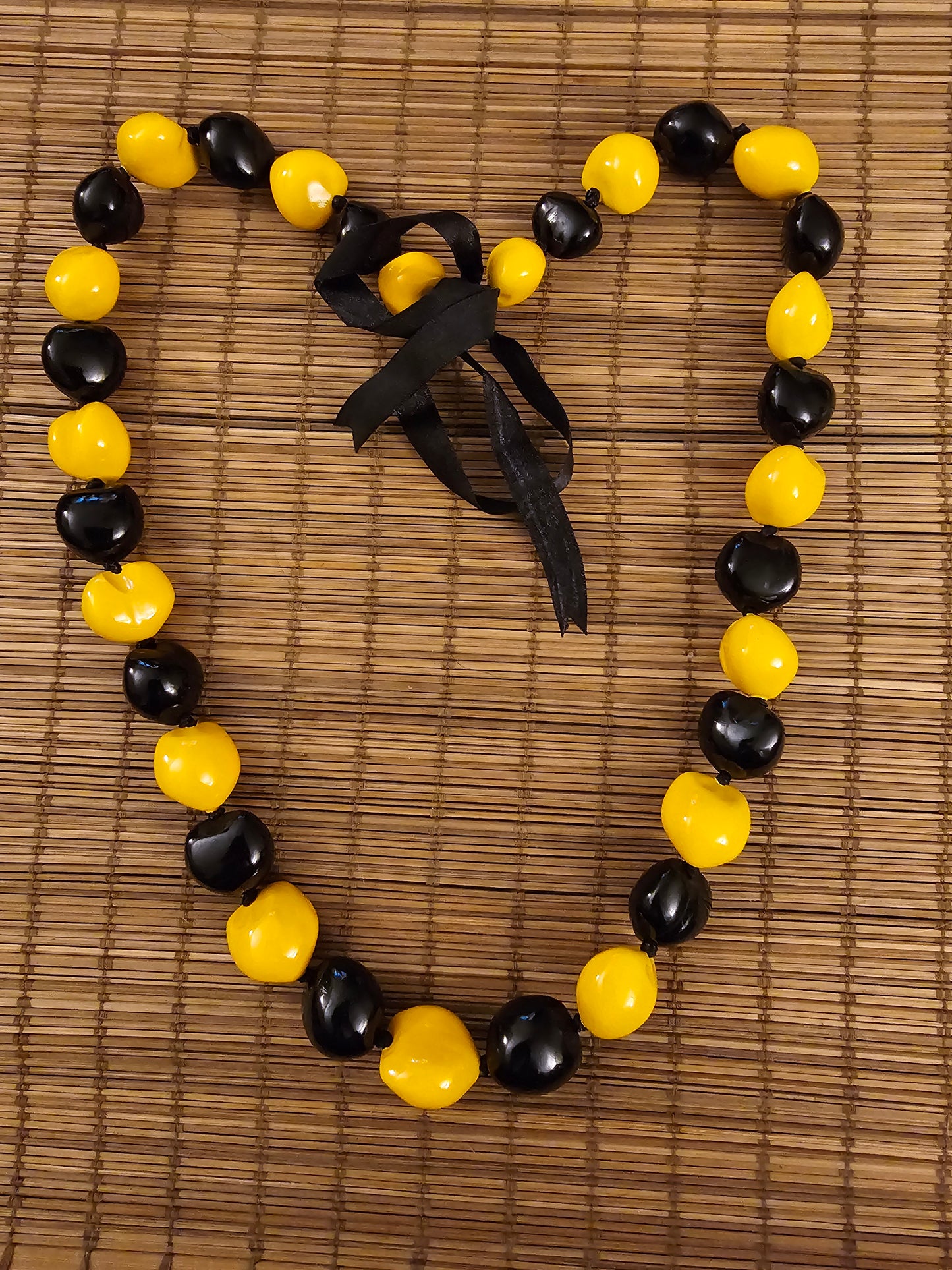 SPORT YOUR TEAM COLORS IN STYLE